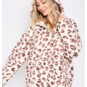 Fantastic Fawn Leopard Sherpa Hoodie with Pockets Size Large NWOT